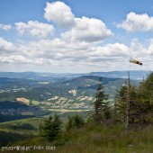 Latanie na Kamencu, Widoki ze startu na prawo, w oddali masyw Śnieżnika.