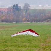 Mieroszów jesienny, Latanie na paralotni