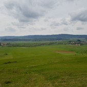 Pełne pokrycie alto stratusem, wiatr mocny i ma się wzmagać.