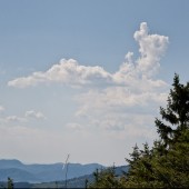 Pierwsza wizyta na Żmiju, Cumulusy daleko i w bezruchu.
